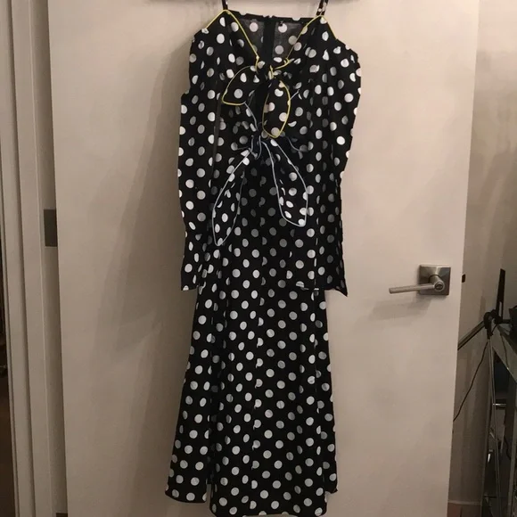 Knot Front Cold Shoulder Polka Dot Dress - Picture 7 of 8